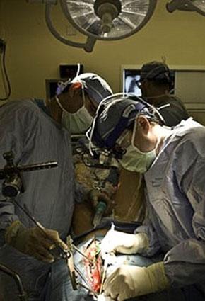 أول عملية قلب مفتوح مباشرة عبر موقع التويتر